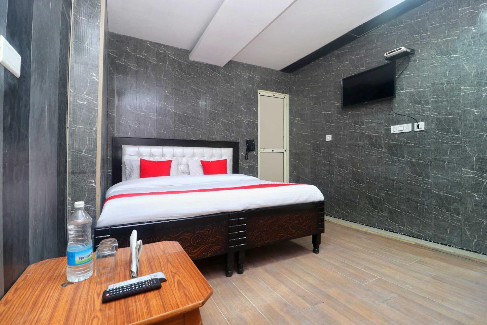 Oyo Hotel Aryan Plaza Chandigarh Exterior photo